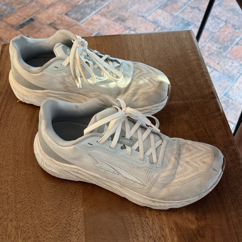 Altra Rivera 4